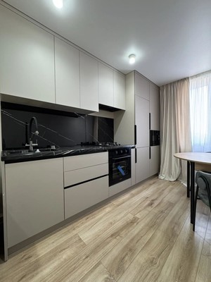 Продам двухкомнатную (2-комн.) квартиру, Победы пр-кт, 87бк1, Евпатория г