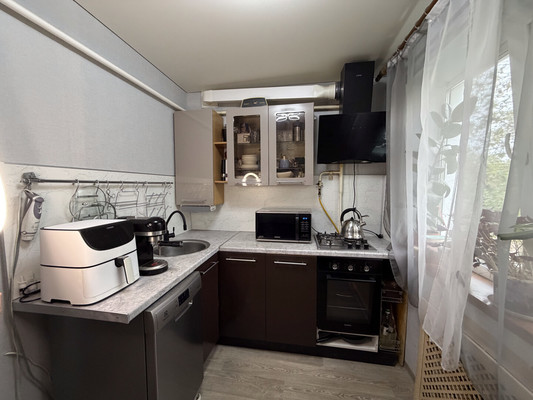 Продам трехкомнатную (3-комн.) квартиру, Лукина ул, 1А, Казань г