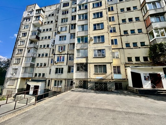 Продам трехкомнатную (3-комн.) квартиру, Ломоносова ул, 1к1, Симферополь г