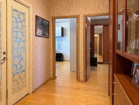 Продам трехкомнатную (3-комн.) квартиру, Ивовая ул, 6к2, Москва г