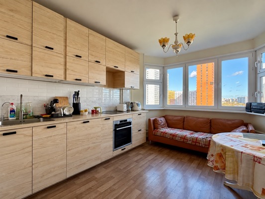 Продам трехкомнатную (3-комн.) квартиру, Ивовая ул, 6к2, Москва г