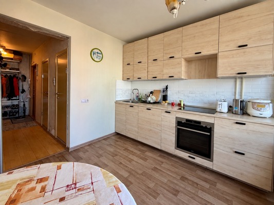 Продам трехкомнатную (3-комн.) квартиру, Ивовая ул, 6к2, Москва г