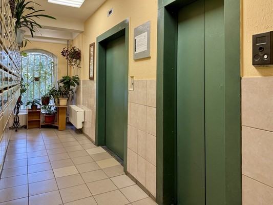 Продам трехкомнатную (3-комн.) квартиру, Ивовая ул, 6к2, Москва г