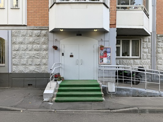 Продам трехкомнатную (3-комн.) квартиру, Ивовая ул, 6к2, Москва г