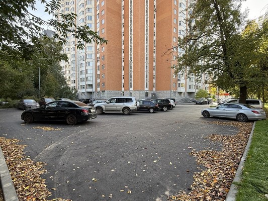 Продам трехкомнатную (3-комн.) квартиру, Ивовая ул, 6к2, Москва г