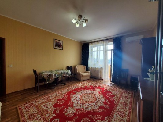 Продам двухкомнатную (2-комн.) квартиру, Гоголя ул, 100ка, Симферополь г