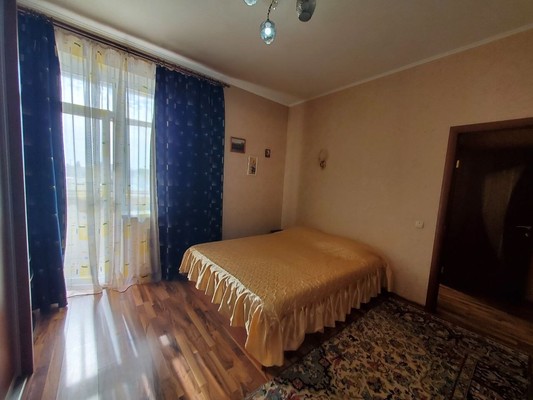 Продам двухкомнатную (2-комн.) квартиру, Гоголя ул, 100ка, Симферополь г