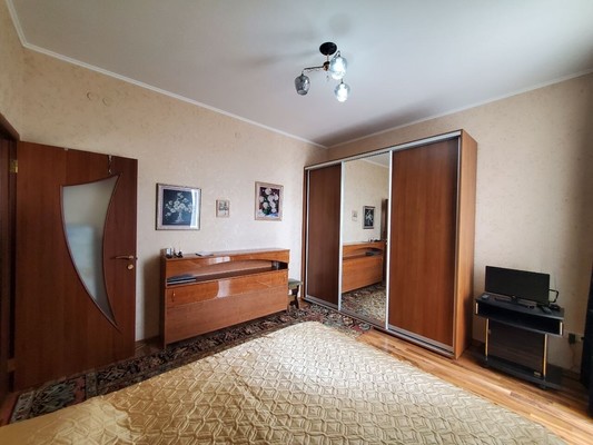 Продам двухкомнатную (2-комн.) квартиру, Гоголя ул, 100ка, Симферополь г