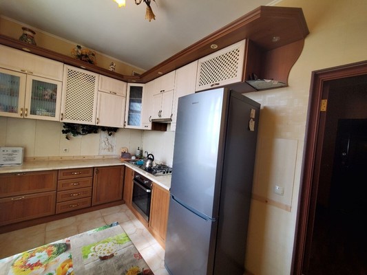Продам двухкомнатную (2-комн.) квартиру, Гоголя ул, 100ка, Симферополь г