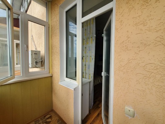 Продам двухкомнатную (2-комн.) квартиру, Гоголя ул, 100ка, Симферополь г