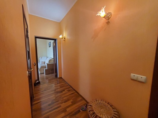 Продам двухкомнатную (2-комн.) квартиру, Гоголя ул, 100ка, Симферополь г