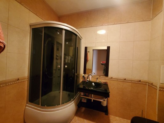 Продам двухкомнатную (2-комн.) квартиру, Гоголя ул, 100ка, Симферополь г