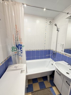 Продам трехкомнатную (3-комн.) квартиру, Вишневского ул, 59, Казань г