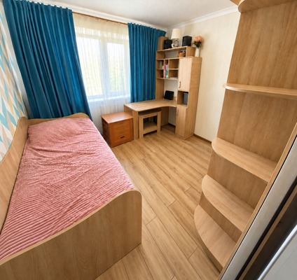 Продам трехкомнатную (3-комн.) квартиру, Краснооктябрьская ул, 50ка, Тихорецк г