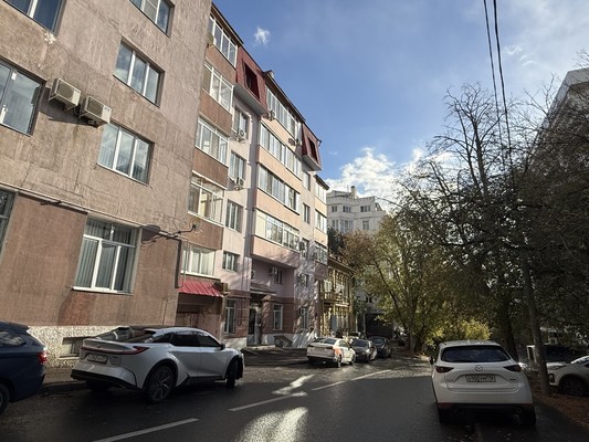 Продам трехкомнатную (3-комн.) квартиру, Достоевского ул, 8, Казань г