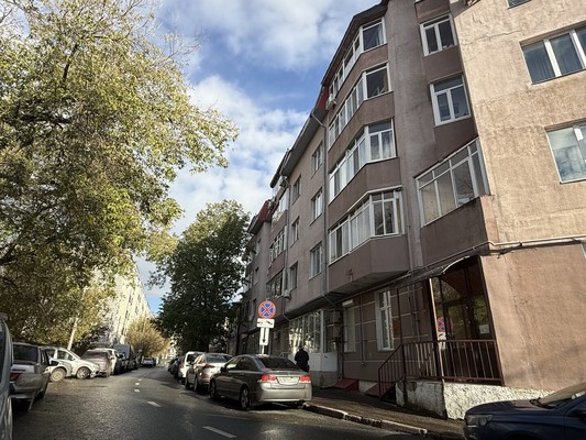 Продам трехкомнатную (3-комн.) квартиру, Достоевского ул, 8, Казань г