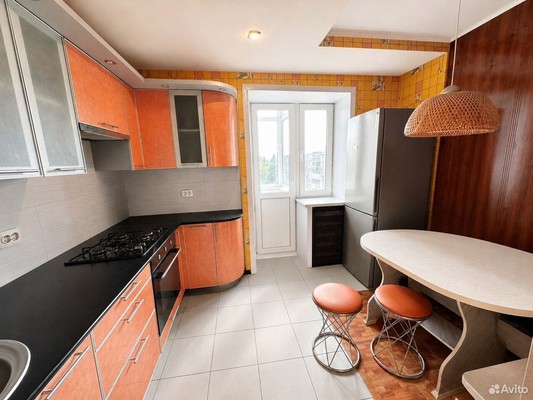 Продам трехкомнатную (3-комн.) квартиру, Гоголя ул, 69, Тихорецк г