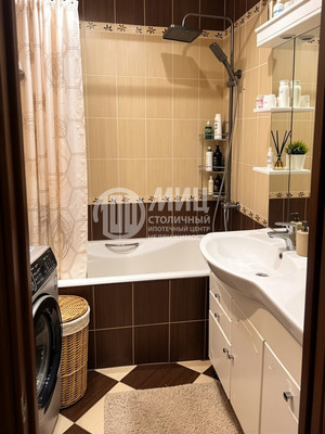 Продам трехкомнатную (3-комн.) квартиру, Новокосинская ул, 37, Москва г