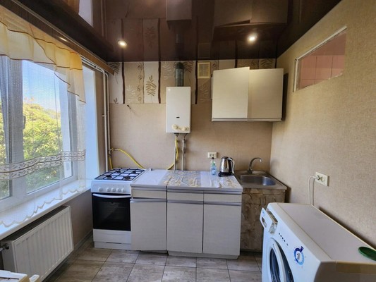 Продам однокомнатную (1-комн.) квартиру, Ульянова Дмитрия ул, 16, Ялта г