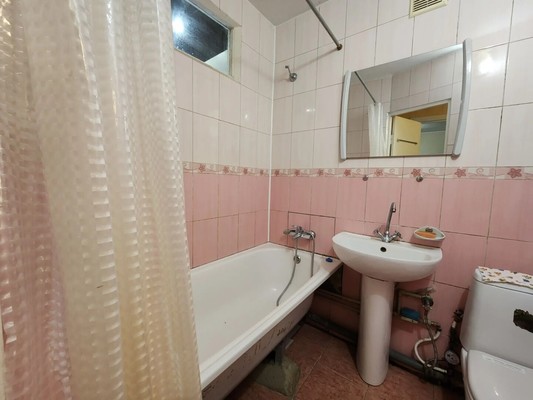 Продам однокомнатную (1-комн.) квартиру, Ульянова Дмитрия ул, 16, Ялта г