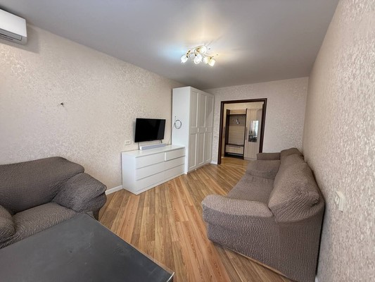 Продам трехкомнатную (3-комн.) квартиру, Победы пр-кт, 82, Симферополь г