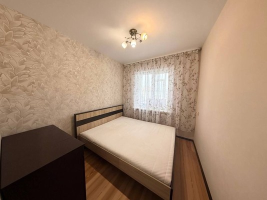 Продам трехкомнатную (3-комн.) квартиру, Победы пр-кт, 82, Симферополь г