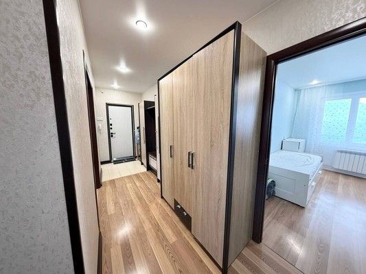 Продам трехкомнатную (3-комн.) квартиру, Победы пр-кт, 82, Симферополь г