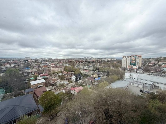 Продам трехкомнатную (3-комн.) квартиру, Победы пр-кт, 82, Симферополь г