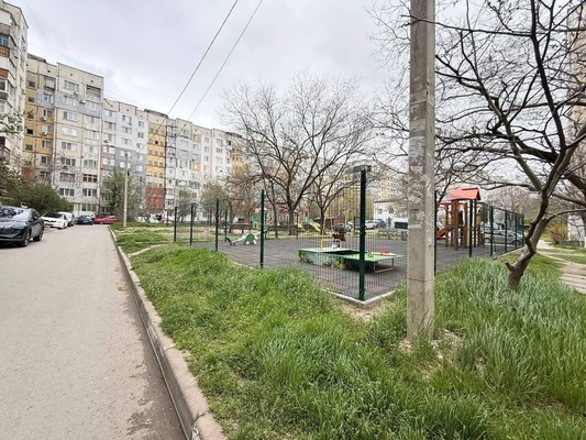 Продам трехкомнатную (3-комн.) квартиру, Победы пр-кт, 82, Симферополь г
