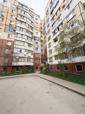 Продам трехкомнатную (3-комн.) квартиру, Победы пр-кт, 82, Симферополь г