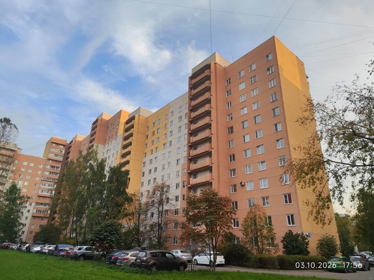 Продам трехкомнатную (3-комн.) квартиру, Маршала Захарова ул, 50к1, Санкт-Петербург г