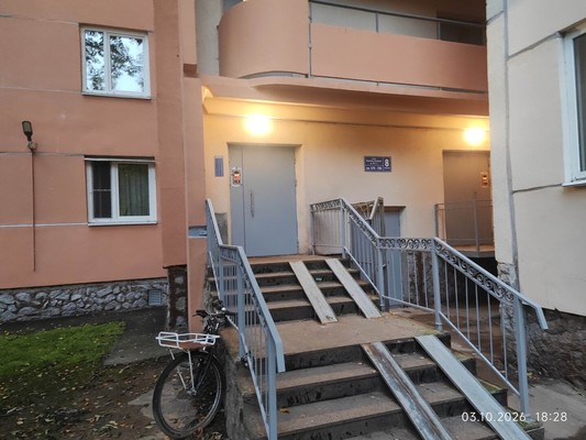 Продам трехкомнатную (3-комн.) квартиру, Маршала Захарова ул, 50к1, Санкт-Петербург г