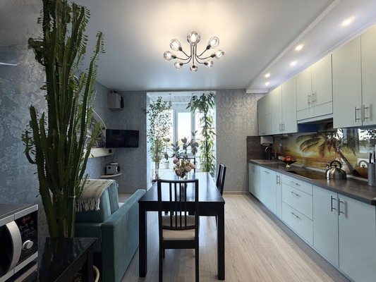 Продам трехкомнатную (3-комн.) квартиру, Рыбацкий пр-кт, 18к2, Санкт-Петербург г