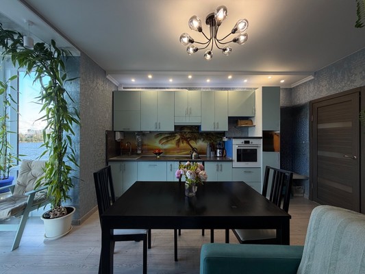 Продам трехкомнатную (3-комн.) квартиру, Рыбацкий пр-кт, 18к2, Санкт-Петербург г