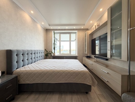 Продам трехкомнатную (3-комн.) квартиру, Рыбацкий пр-кт, 18к2, Санкт-Петербург г