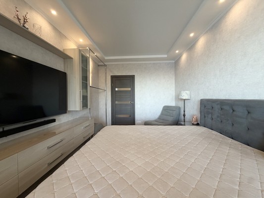 Продам трехкомнатную (3-комн.) квартиру, Рыбацкий пр-кт, 18к2, Санкт-Петербург г