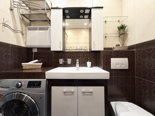 Продам трехкомнатную (3-комн.) квартиру, Рыбацкий пр-кт, 18к2, Санкт-Петербург г