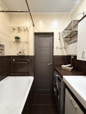 Продам трехкомнатную (3-комн.) квартиру, Рыбацкий пр-кт, 18к2, Санкт-Петербург г
