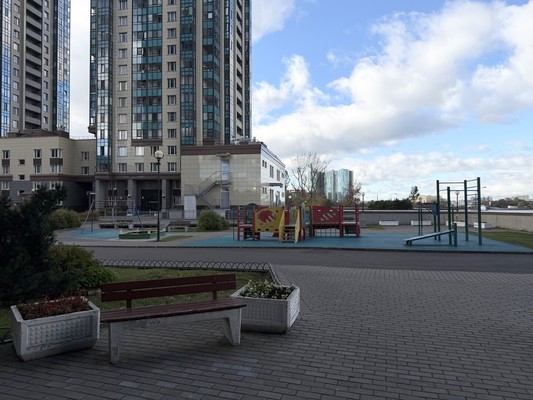 Продам трехкомнатную (3-комн.) квартиру, Рыбацкий пр-кт, 18к2, Санкт-Петербург г