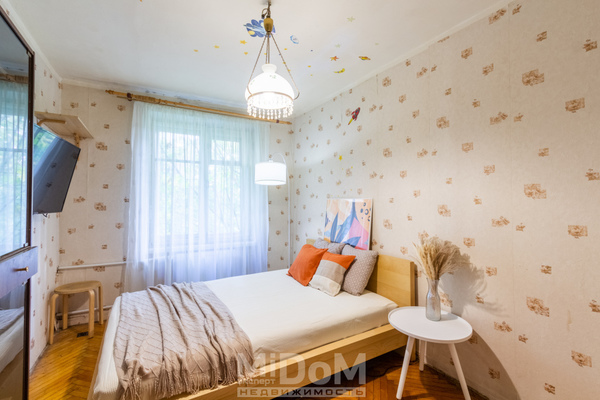 Продам двухкомнатную (2-комн.) квартиру, Тихорецкий пр-кт, 7к4, Санкт-Петербург г