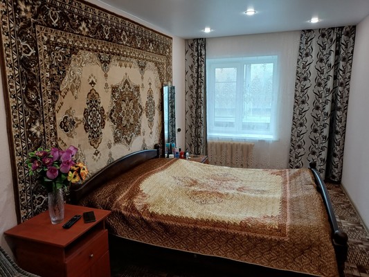 Продам трехкомнатную (3-комн.) квартиру, Псковская ул, 38, Великий Новгород г