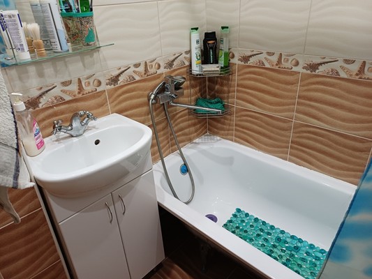 Продам трехкомнатную (3-комн.) квартиру, Псковская ул, 38, Великий Новгород г
