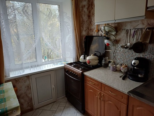 Продам трехкомнатную (3-комн.) квартиру, Псковская ул, 38, Великий Новгород г