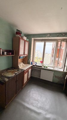 Продам комнату в 8-комн. квартире, Красных Партизан ул, 10, Колпино г