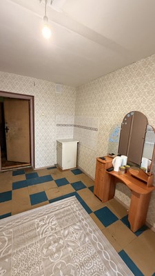 Продам 2-комн. в 8-комн. квартире, Красных Партизан ул, 10, Колпино г