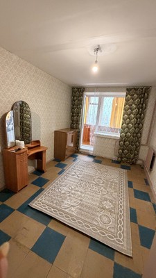 Продам 2-комн. в 8-комн. квартире, Красных Партизан ул, 10, Колпино г