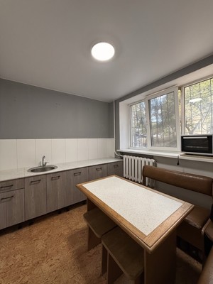 Продам двухкомнатную (2-комн.) квартиру, Лизы Чайкиной ул, 38, Симферополь г