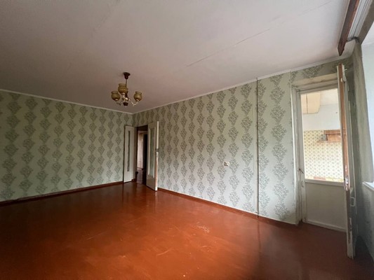 Продам трехкомнатную (3-комн.) квартиру, Иртышская ул, 2А, Симферополь г