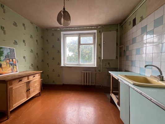 Продам трехкомнатную (3-комн.) квартиру, Иртышская ул, 2А, Симферополь г