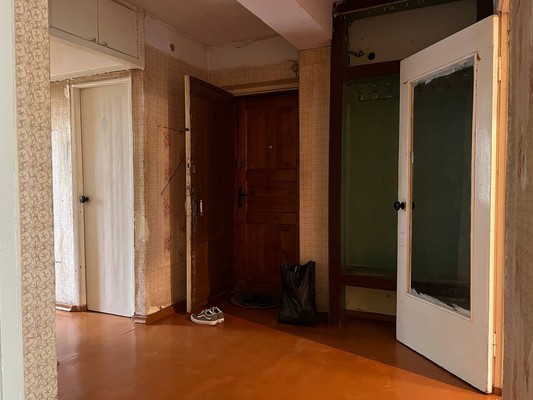 Продам трехкомнатную (3-комн.) квартиру, Иртышская ул, 2А, Симферополь г